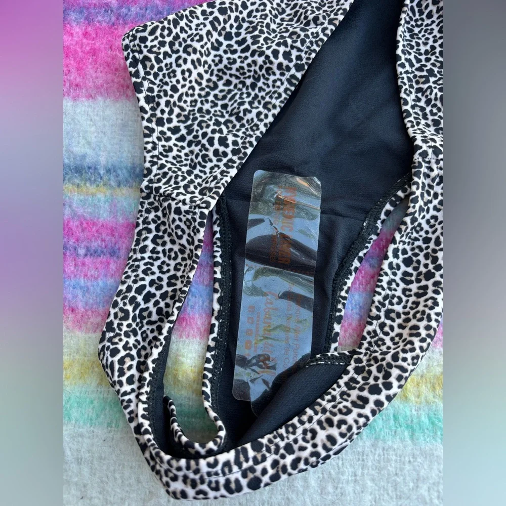 NWT‎ Cabana del sol cheetah leopard print swimsuit